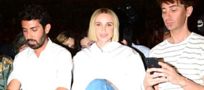 Jurnalistlər müğənnini əsəbiləşdirdilər 