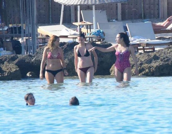 Barış Arduç və Güpse Özay çimərlikdə - foto