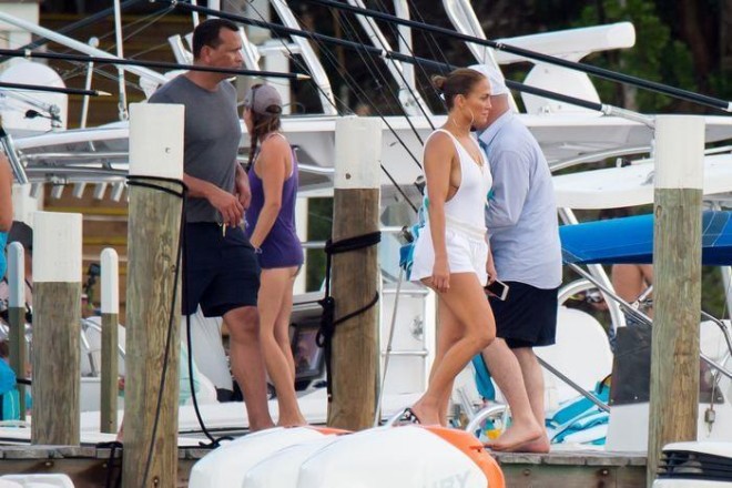 Cennifer Lopez sevgilisi ilə dincəlir - foto