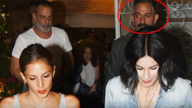 Sevgilisi kefini restoranda açdı - foto