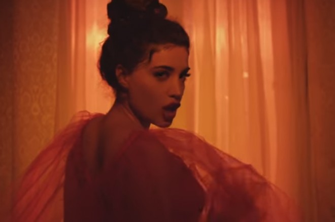 Səmra Rəhimlidən açıq-saçıq klip - video