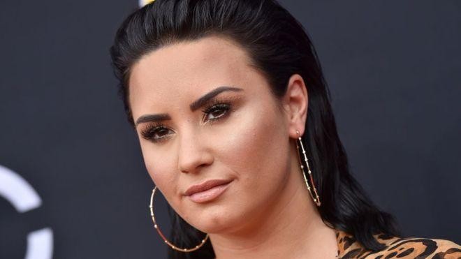 Demi Lovato xəstəxanaya yerləşdirildi