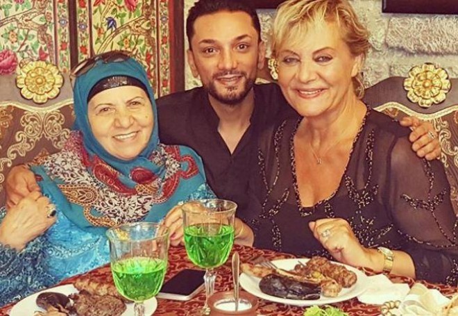 Faiq Ağayev Muşerref Akayla şam yeməyi yedi - foto