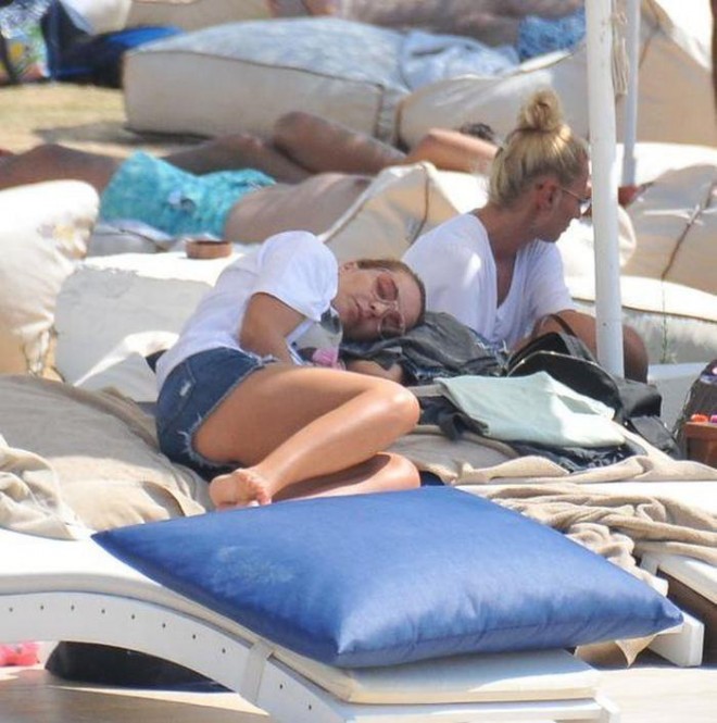 Bengü paparazzilərə tuş gəldi - foto