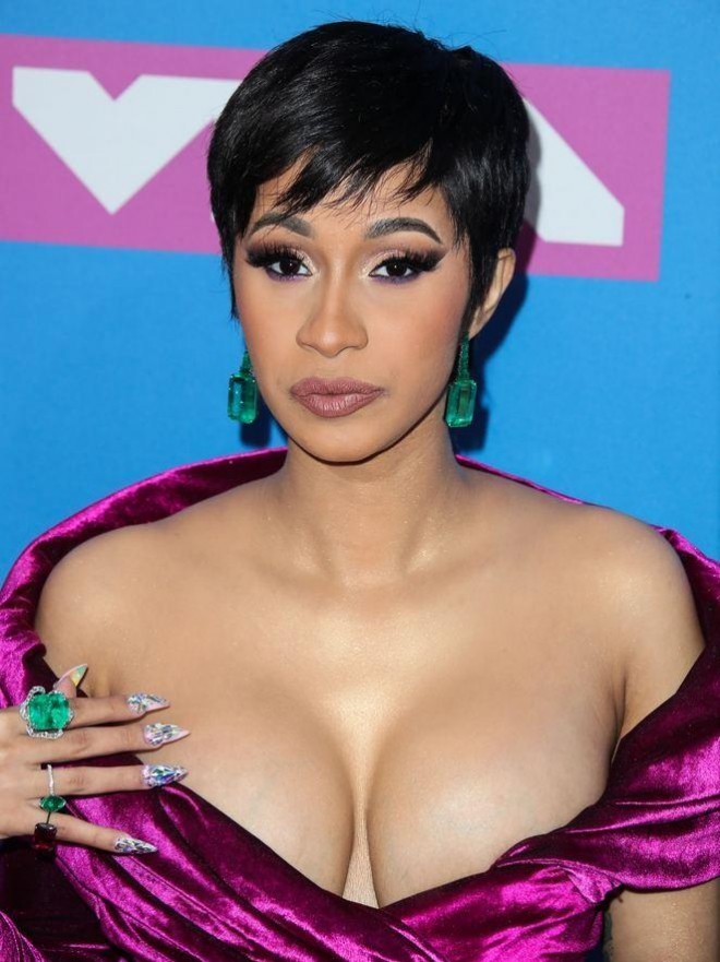 Reper Cardi B geyimi ilə diqqət çəkdi - foto