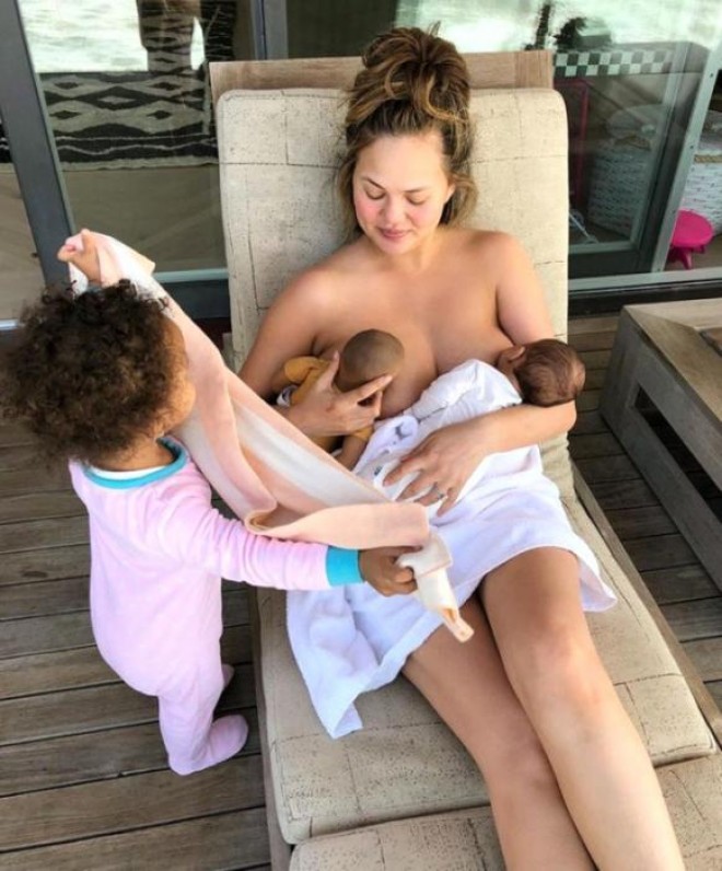 Məşhur modelin yarıçılpaq fotosu&nbsp;