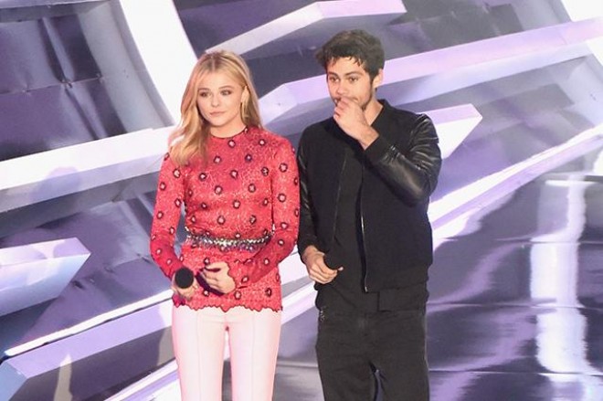 Yeni cütlük romantik şam edərkən - foto