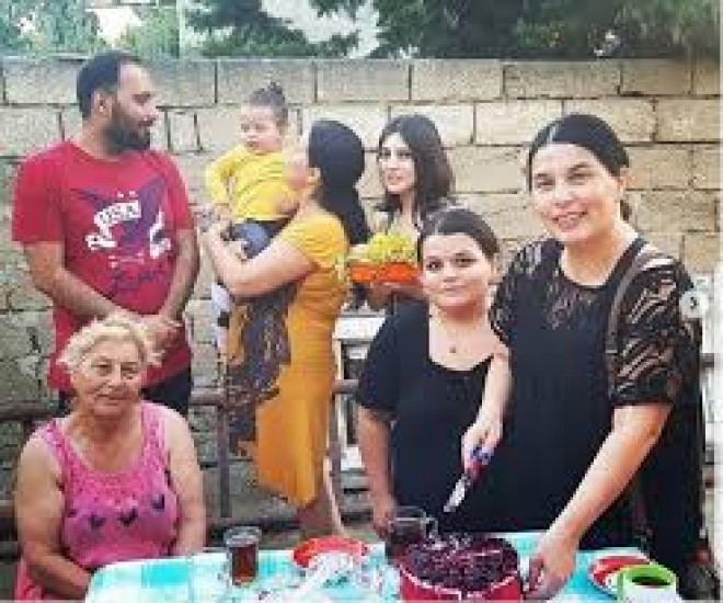 Elza Seyidcahanın ailəvi şəkli bəyənildi