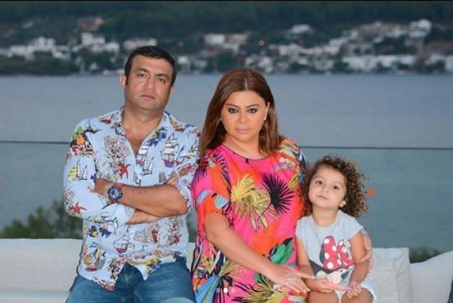 Müğənninin vizajist bacısı ailəsi ilə istirahətdə - foto