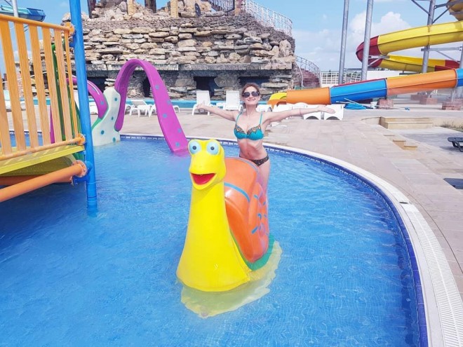 Karina Mişulina yay tətilini Bakıda keçirir - foto