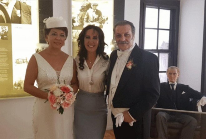 Aktyor eşq yaşadığı xanımla evləndi