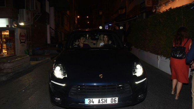 Qardaşı modelə avtomobil aldı - foto