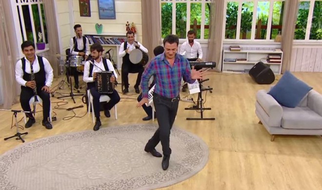 Əməkdar Artist ərəb rəqsi oynadı - video