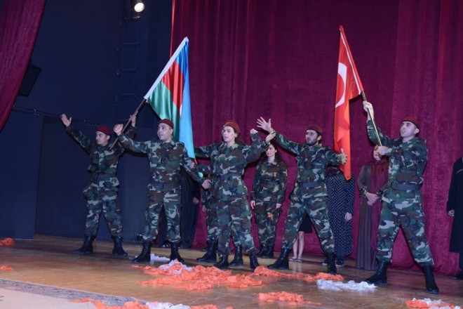 İrəvan Teatrı mövsümü soyqırım dastanı ilə açdı - foto