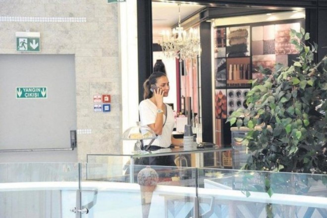 Müğənni qolundakı saatla gündəmə gəldi - foto