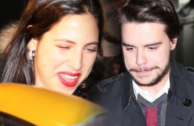 Hülya Avşarın qızı sevgilisindən ayrıldı&nbsp;