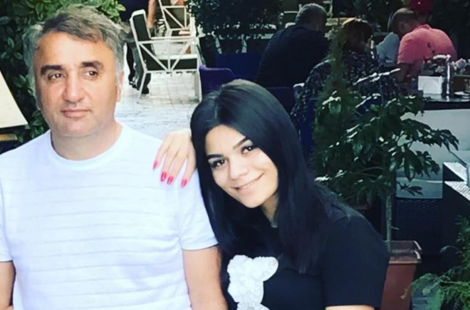 Rəqsanənin əri və böyük qızı