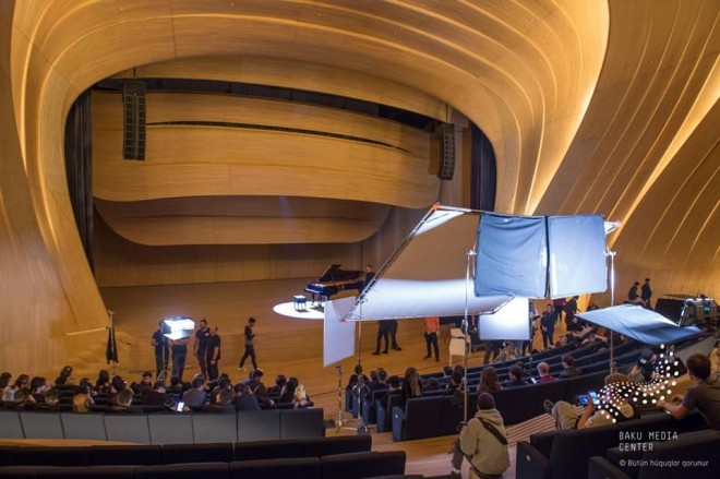 Ulduzlar Bakıda reklam çəkilişində - foto