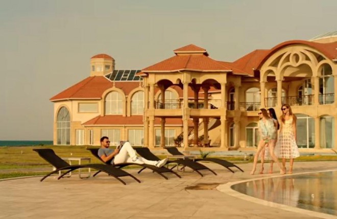 "Mама ама rich" klipi Eminin evində çəkildi - video