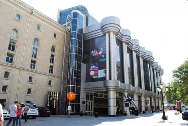 Gənc Tamaşaçılar Teatrı yeni mövsümü açdı