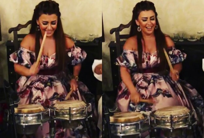 Rəqqasə Fatimə qoşanağara çaldı - video