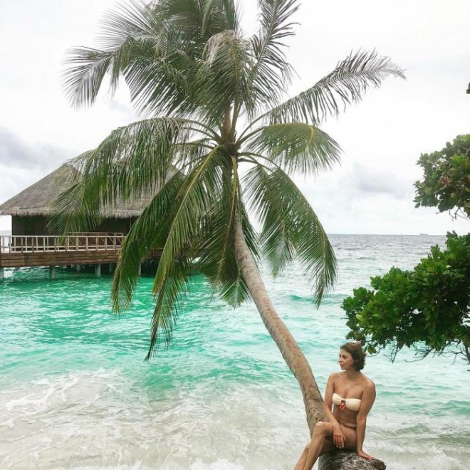 Əməkdar artist&nbsp;çimərlik geyimində - foto