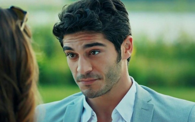 Aktyor çəkiliş zamanı&nbsp;ayağını əzdi - foto