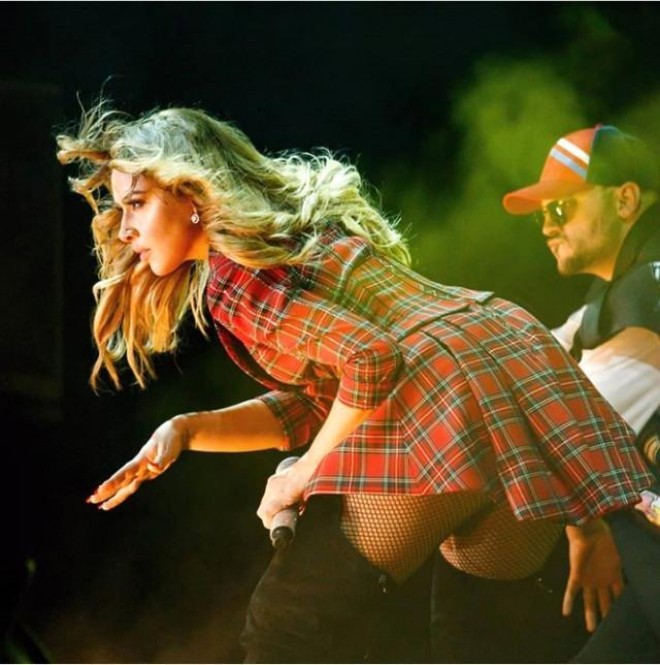 Hadisə geyimi ilə gündəm oldu - foto