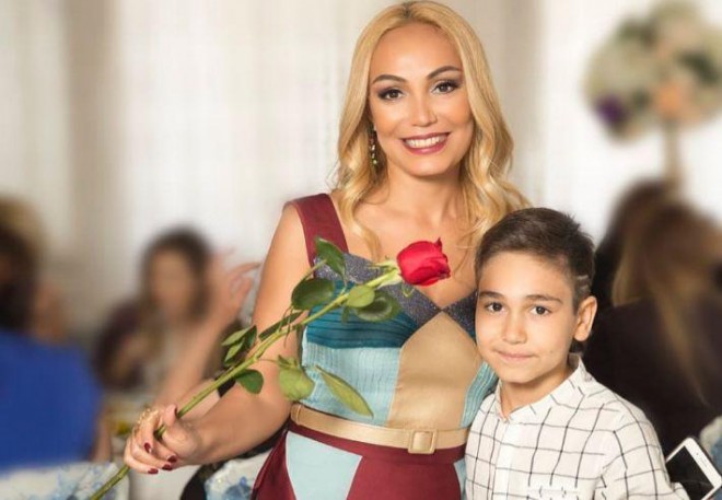 Müğənni oğluna telefon qadağası qoydu&nbsp;