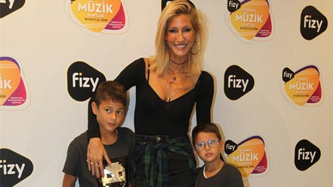 Model keçmiş ərinin konsertinə getdi