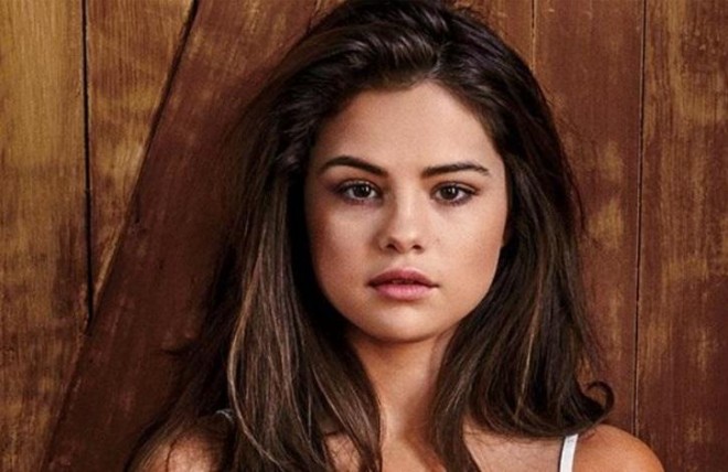 Selena Qomezin yeni fotosu yayıldı