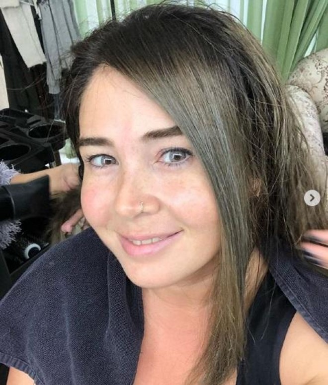 Elnarə Xəlilova saçlarını boyatdı - foto