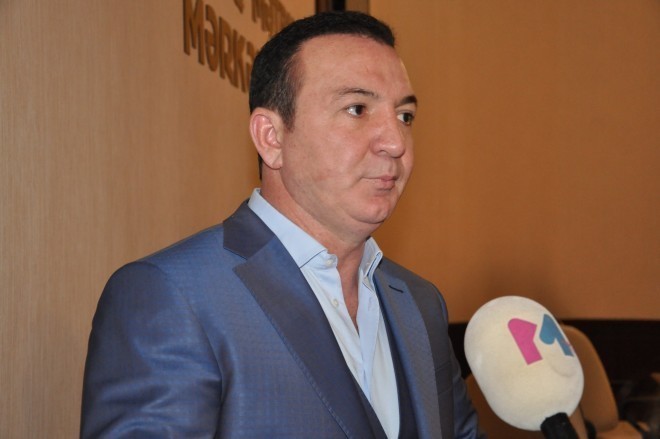 Əməkdar artist heç kimin işinə qarışmır