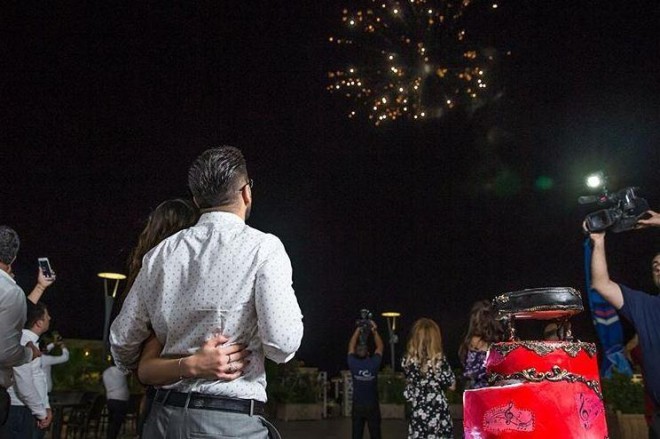 Əməkdar artist xanımının üzünü&nbsp;göstərmədi