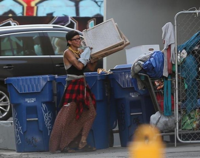 Məşhur model küçələrdə yaşayır - foto