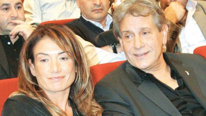 Müğənni Neco xanımından boşanır