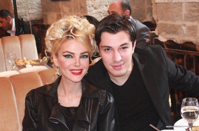 Əməkdar artist boşanma xəbərini yalanladı&nbsp;