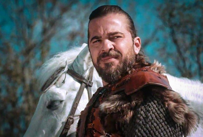 Serialın baş rol ifaçısı aparıcılıq edəcək