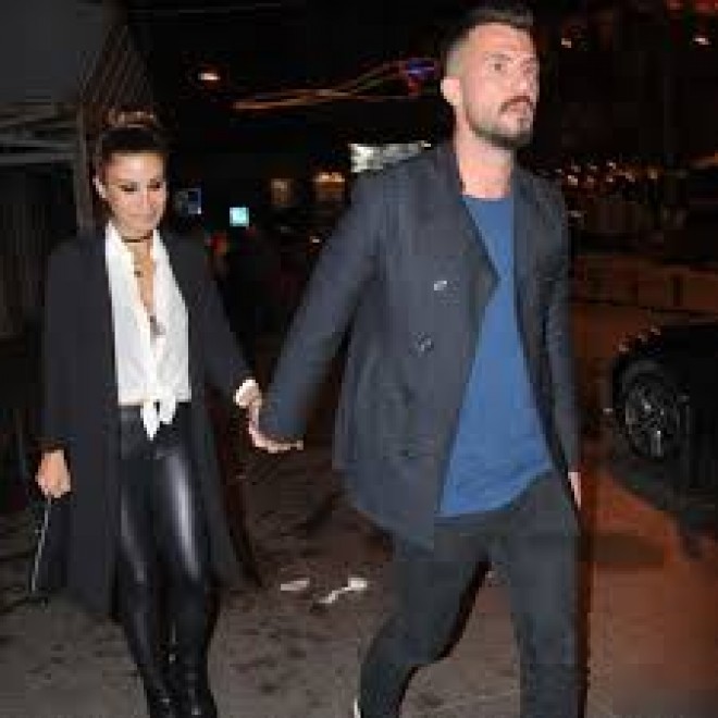 Müğənni yeni sevgilisi ilə göründü