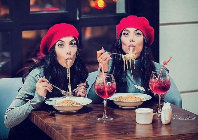 Sevil və Sevinc bacıları kişilərdən gileyləndilər