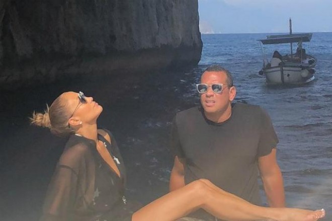 Cennifer Lopes sevgilisi ilə səyahətə çıxıb - foto