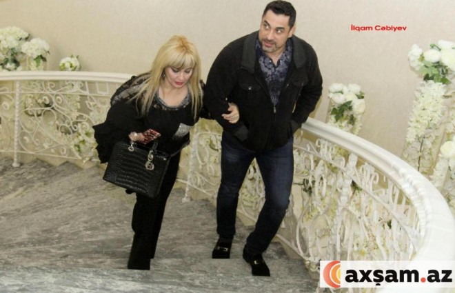 Əməkdar artist ad gününə əri ilə gəldi