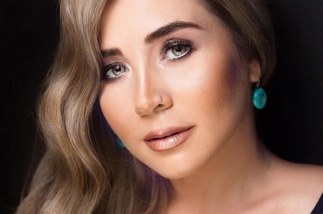 Elnarə Xəlilova radio aparıcılığına başlayır