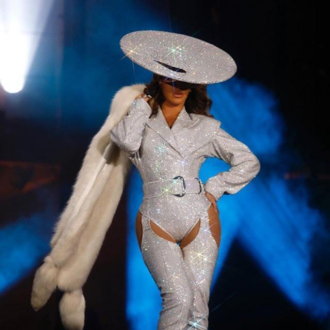 Beyons geyimi və rəqsləri ilə heyran etdi - foto