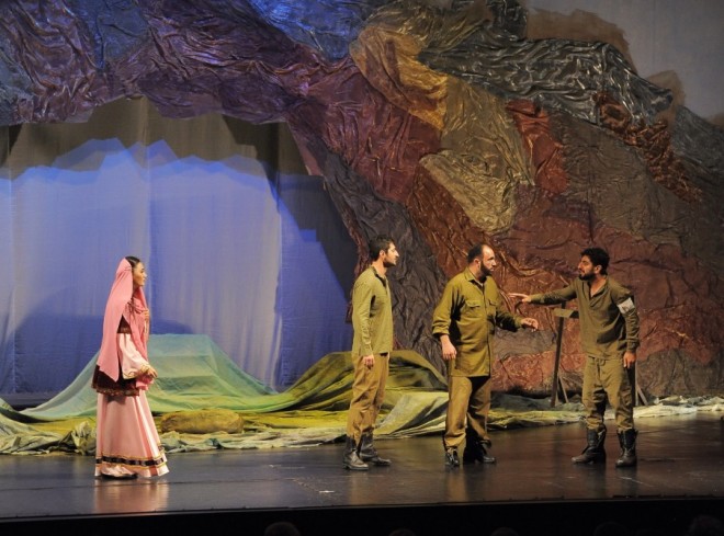 “Nargin faciəsi” tamaşasından fotoreportaj