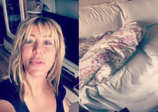 Brilliant Dadaşova divanda yatır - video