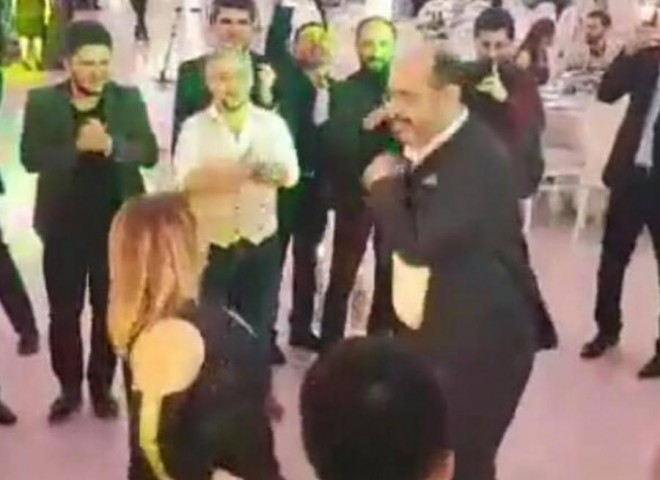 Aygün Səmədzadə rəqsi ilə aləmə səs saldı - video 