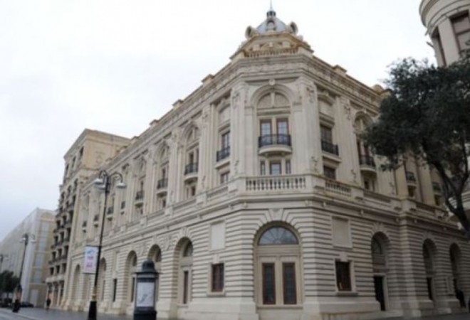 Teatrın bu ayda rəngarəng repertuarı var