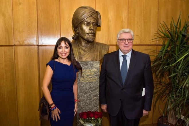 Moskvada Nəsiminin büstü açıldı - foto