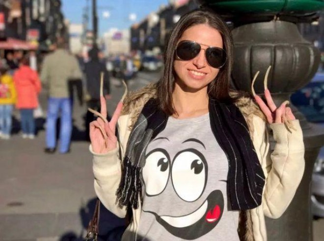 Bu şəxs dırnaqları ilə heyrətləndirdi - foto